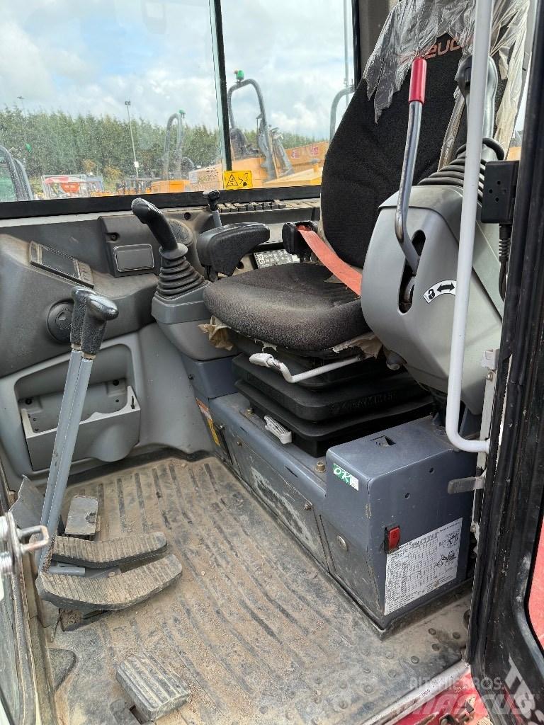 Takeuchi TB 230 Minigraafmachines < 7t
