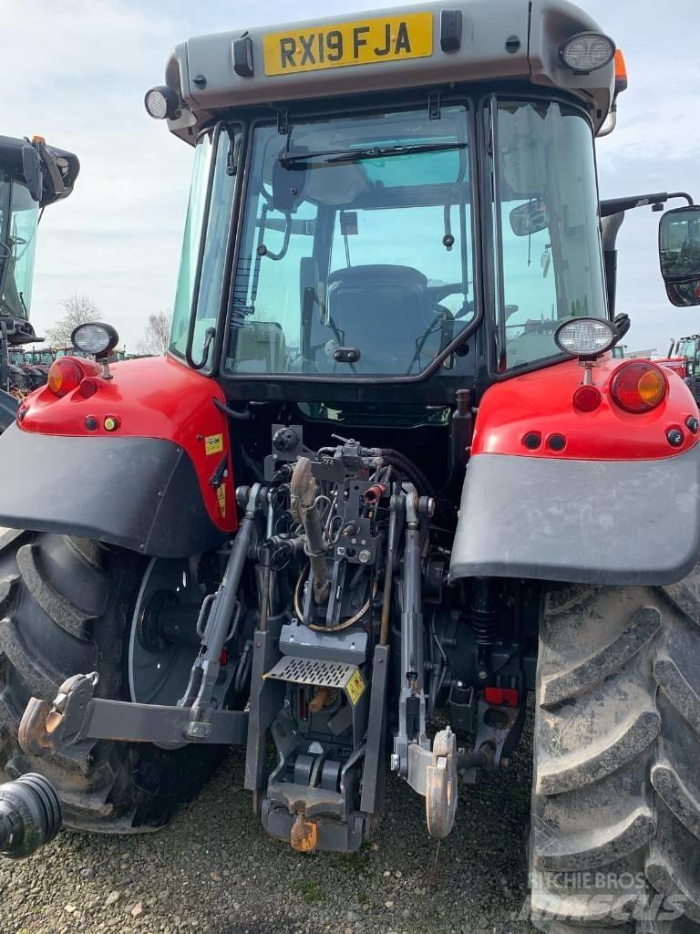 Massey Ferguson 5712 Tractoren