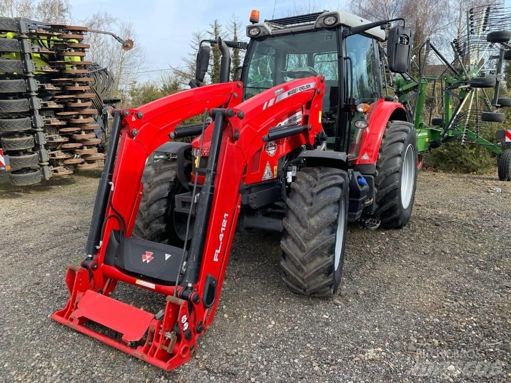 Massey Ferguson 5712 Tractoren
