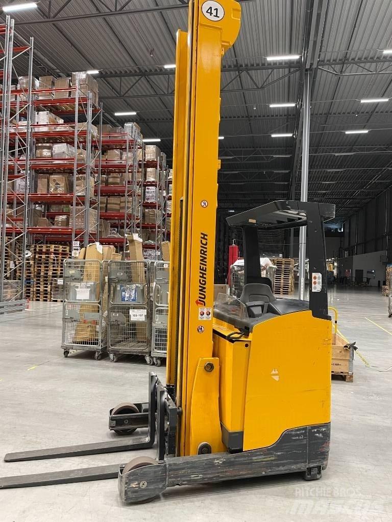 Jungheinrich ETV 214 Reachtruck voor hoog niveau