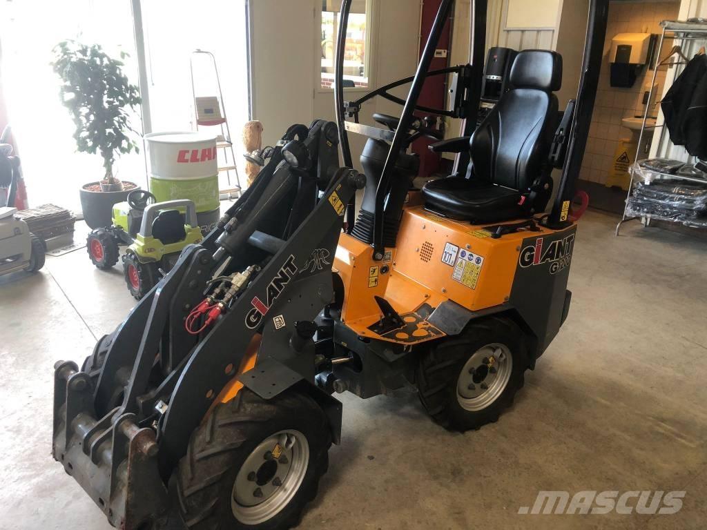 GiANT G 1200 Knik- en schrankladers