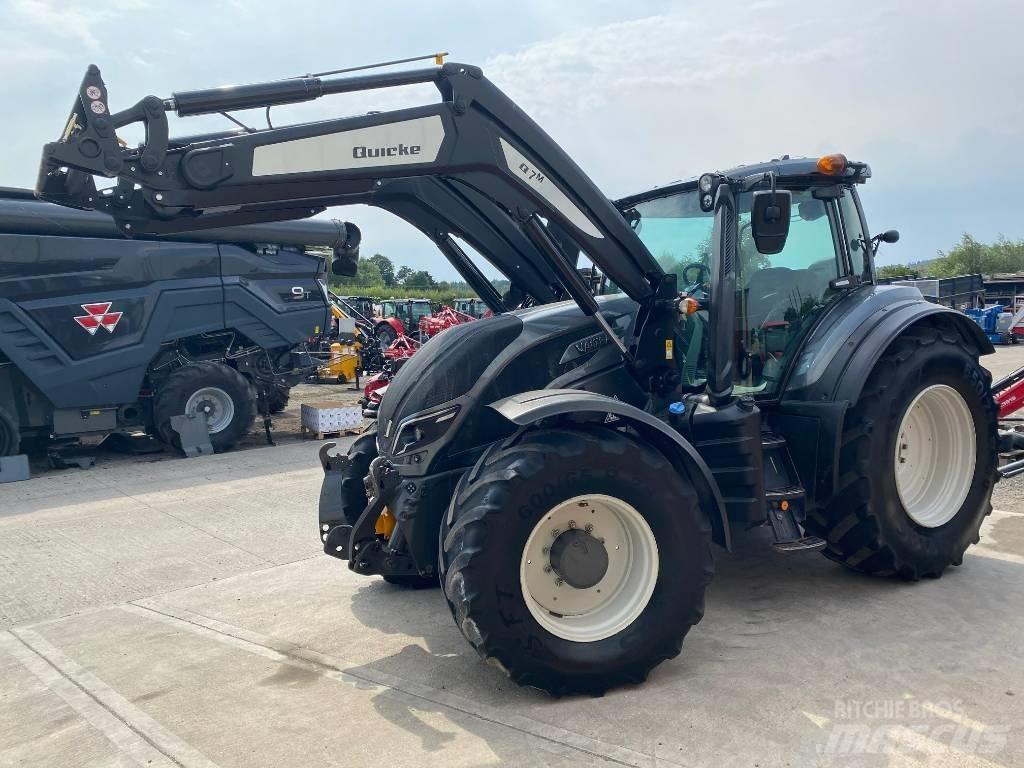 Valtra T214 Versu Tractoren