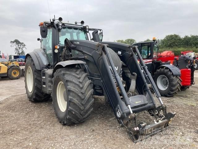 Valtra T214 Versu Tractoren