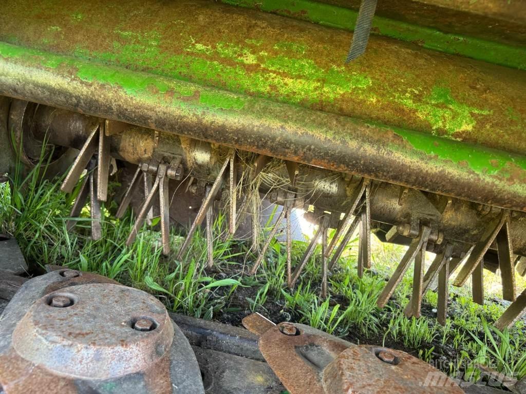 John Deere 131 Gemonteerde en gesleepte maaiers
