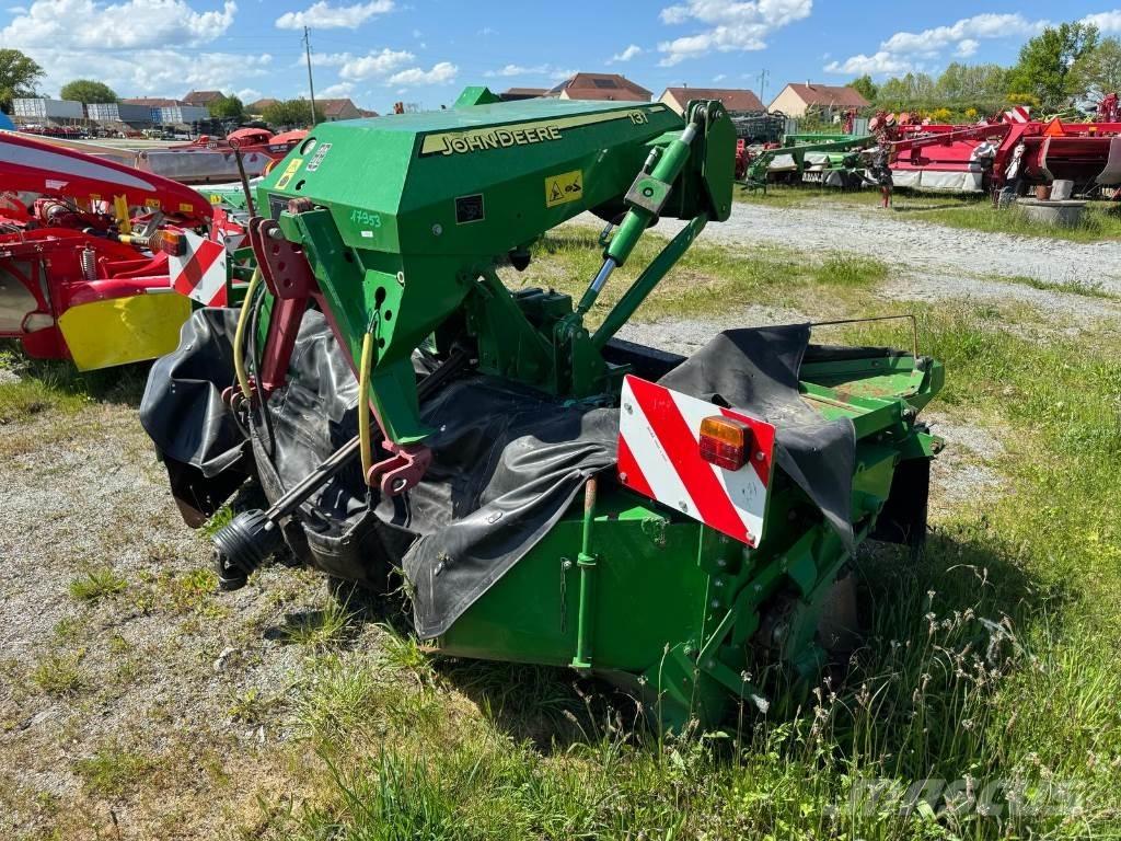 John Deere 131 Gemonteerde en gesleepte maaiers