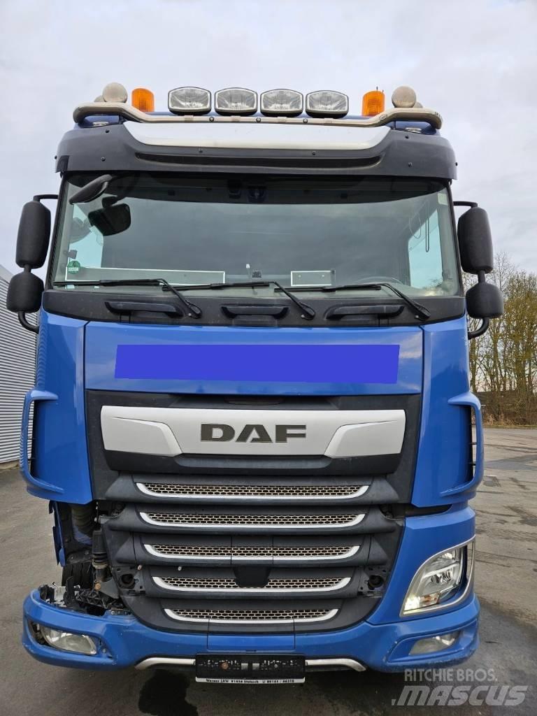 DAF XF 530 Unfall Trekkers