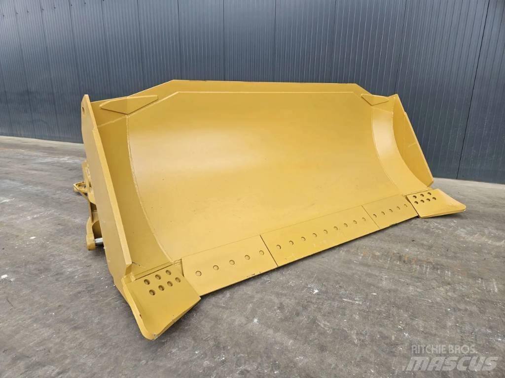 CAT D8R Bladen
