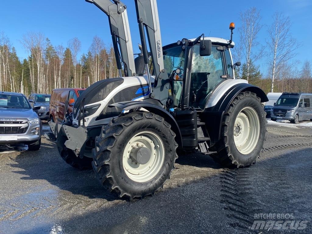 Valtra T 174 Tractoren