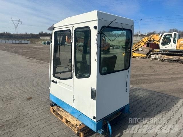 Fuchs MHL 330 Cabine en interieur