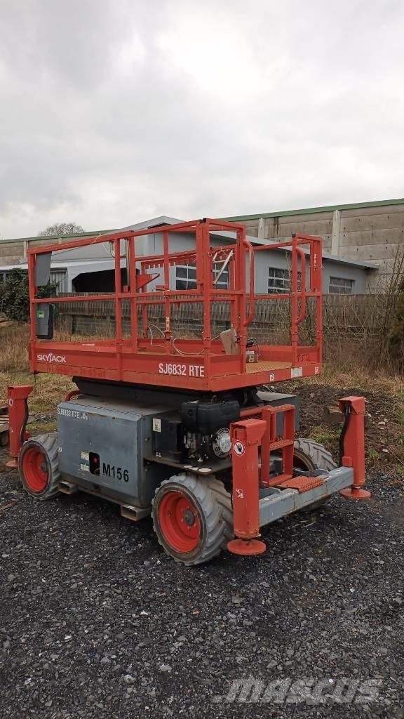 SkyJack SJ 6832 RTE Schaarhoogwerkers