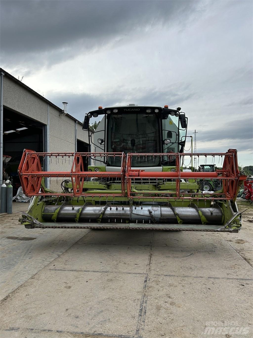 CLAAS Tucano 320 Maaidorsmachines