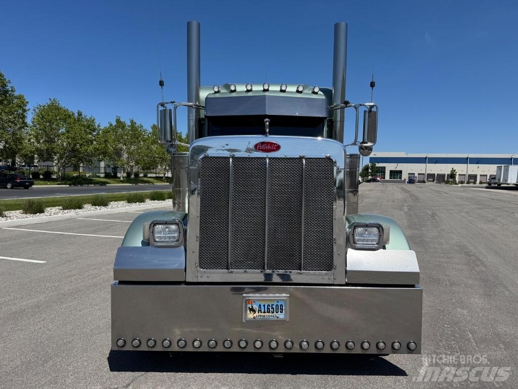 Peterbilt 379 Trekkers