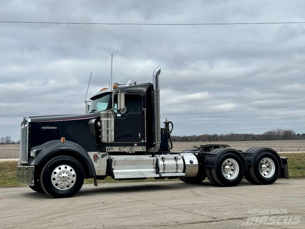 Kenworth W900 Trekkers
