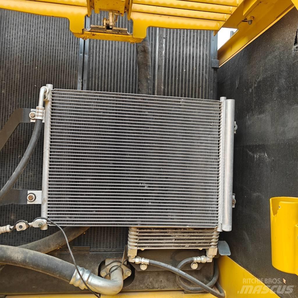 Komatsu 220-8 Rupsgraafmachines