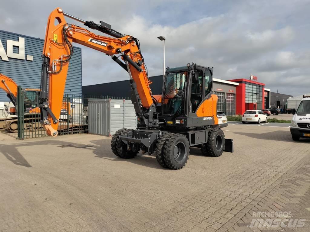 Develon DX100W-7 Wielgraafmachines