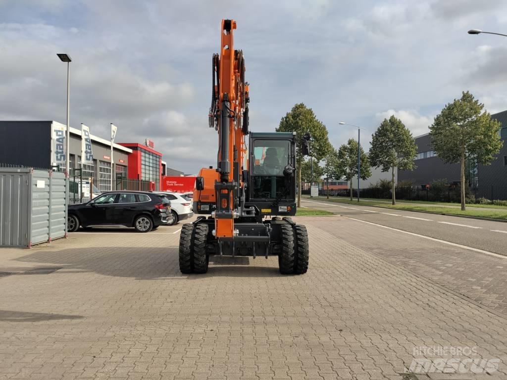 Develon DX100W-7 Wielgraafmachines