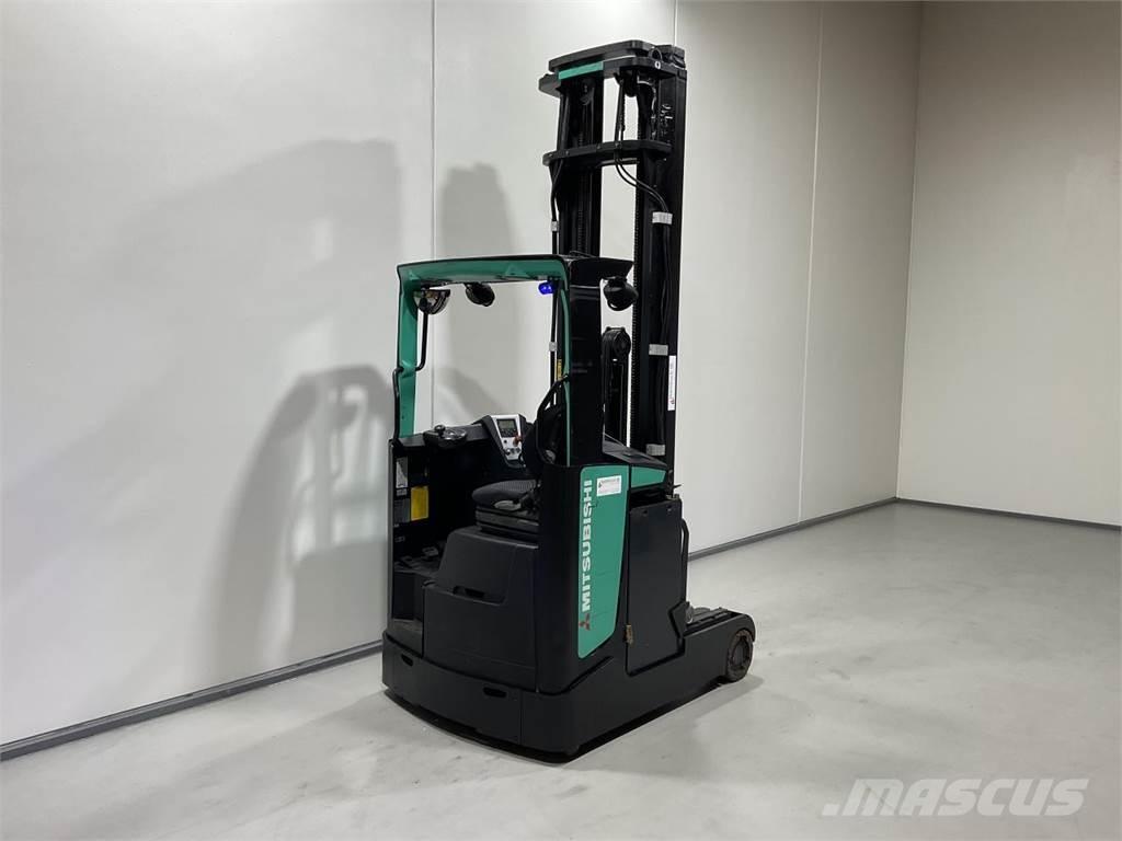 Mitsubishi RB16NH Reachtruck voor hoog niveau