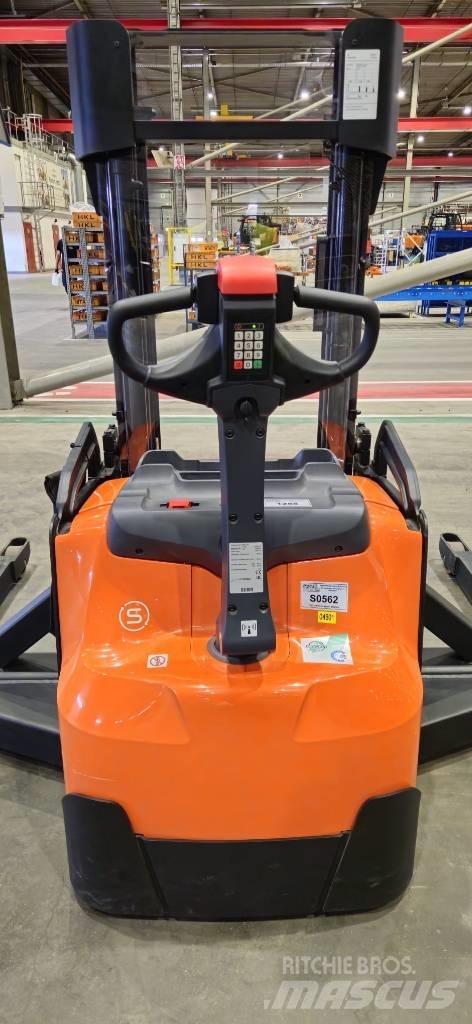 Toyota SWE140S Stapelaar meeloop
