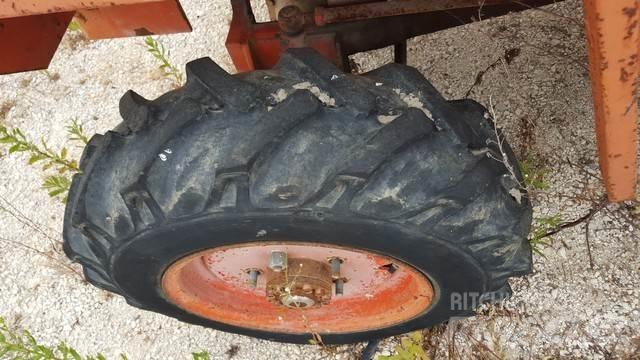  Pneus 7.50-16 Banden, wielen en velgen
