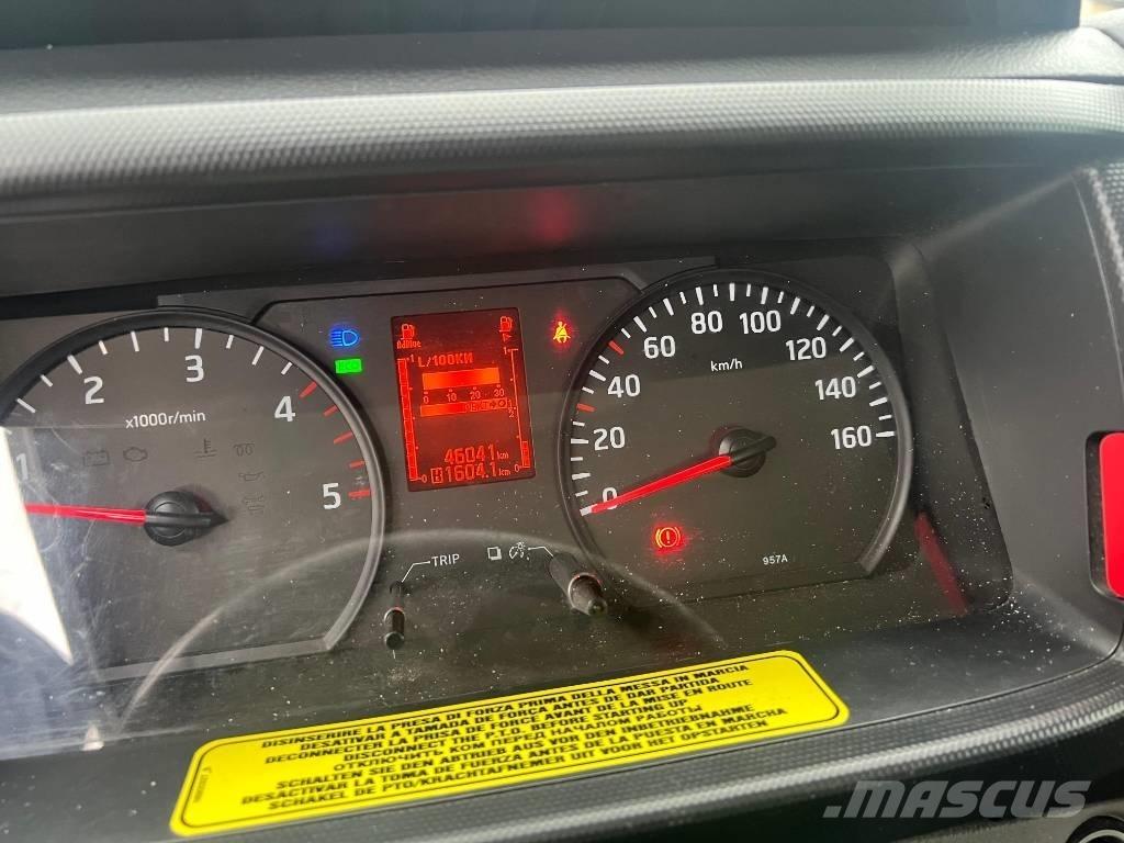 Nissan Socage 320 Auto hoogwerkers