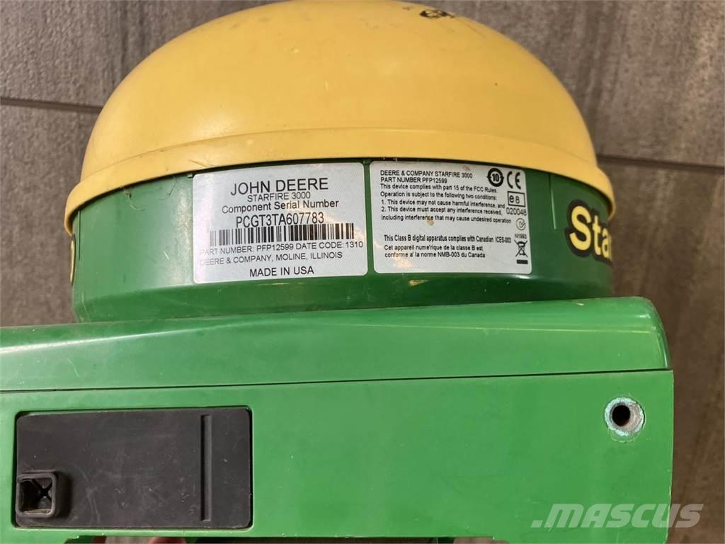John Deere 6215R Tractoren