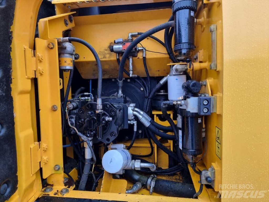 JCB JS 130 LC Rupsgraafmachines