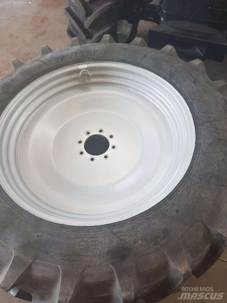 Petlas 380/85R38 Banden, wielen en velgen