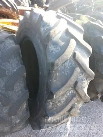  Pneu 14.9R24 Banden, wielen en velgen