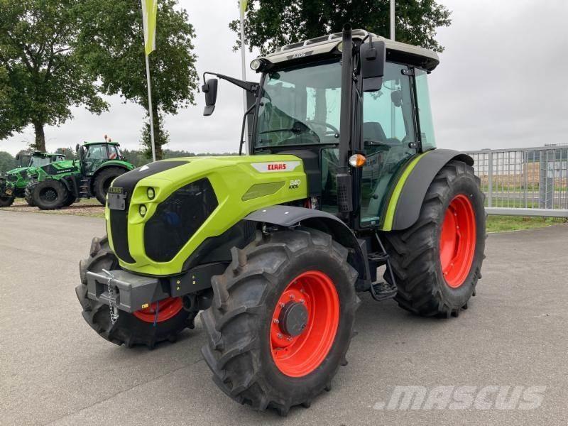 CLAAS AXOS 240 Tractoren