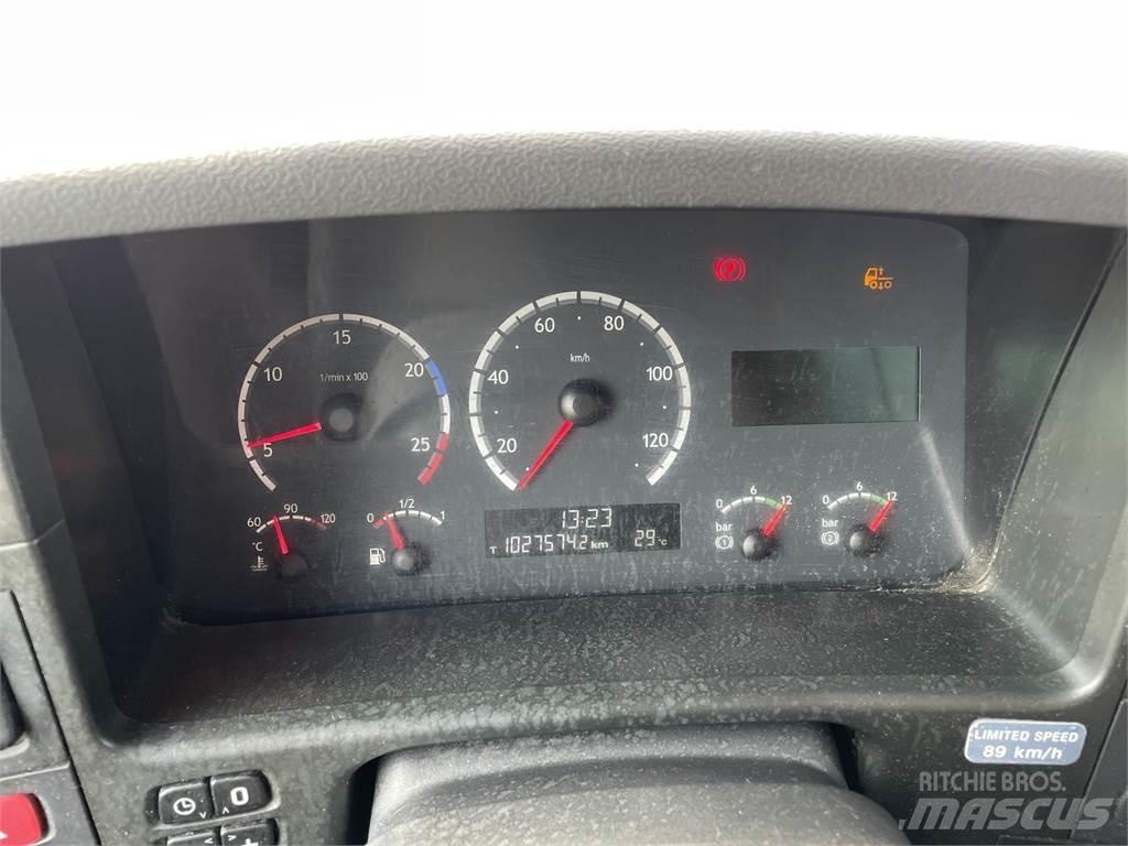 Scania P340 8x4 Vlakke laadvloer met kraan
