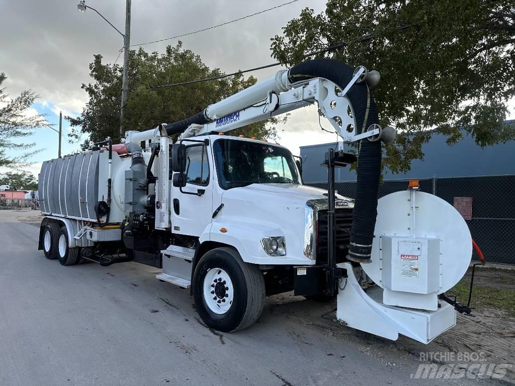 Freightliner 114SD Kolkenzuigers