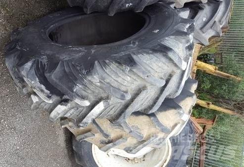  Pneus 13.6R24 Banden, wielen en velgen