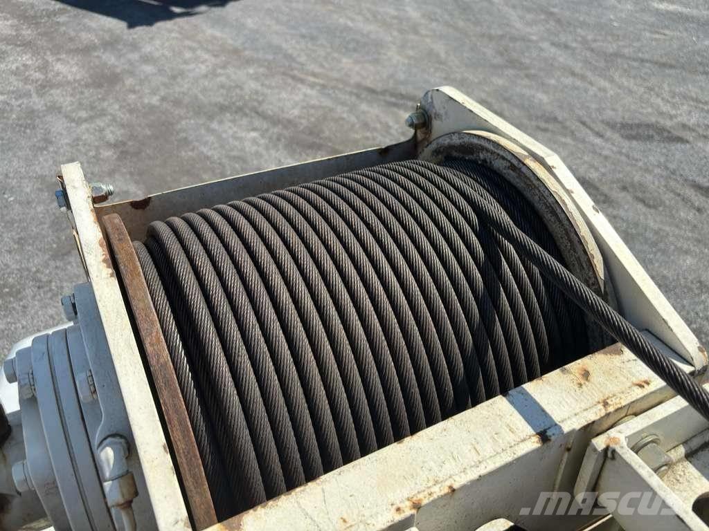 Terex BT 4792 Vlakke laadvloer met kraan