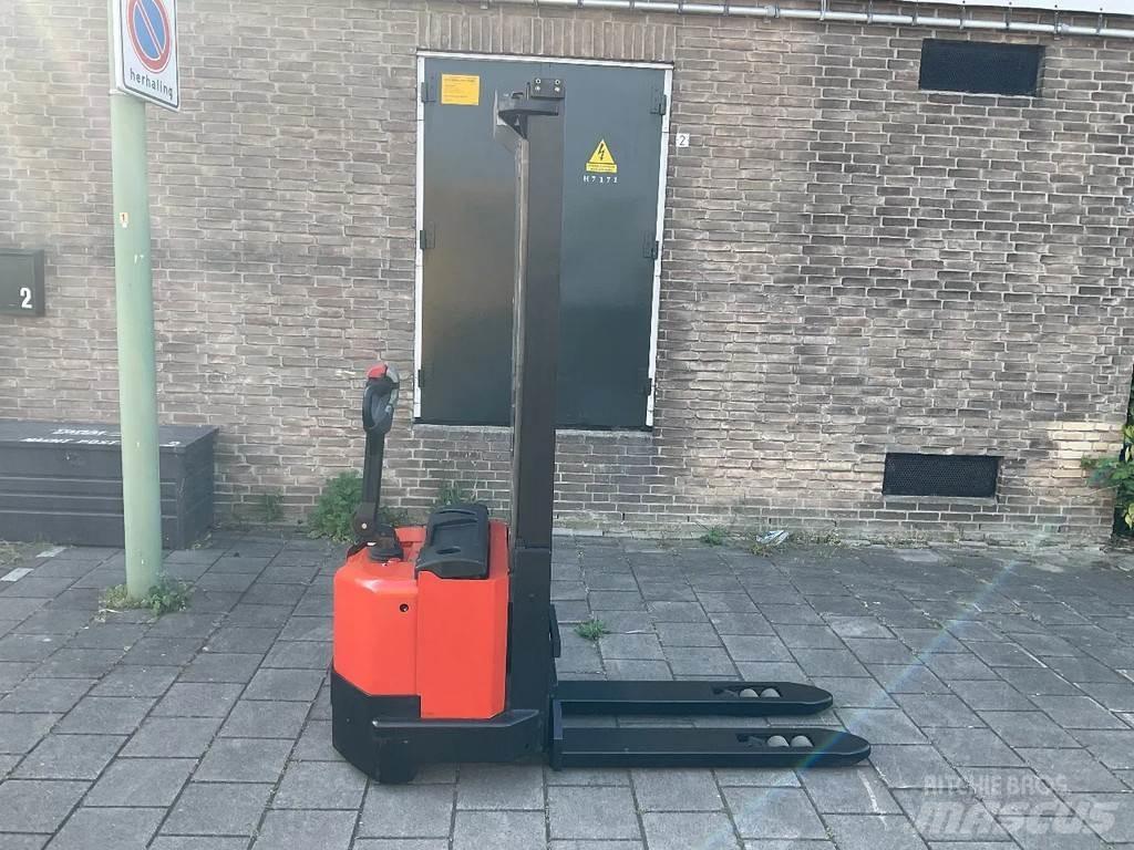 Toyota BT SWE120L Stapelaar meeloop