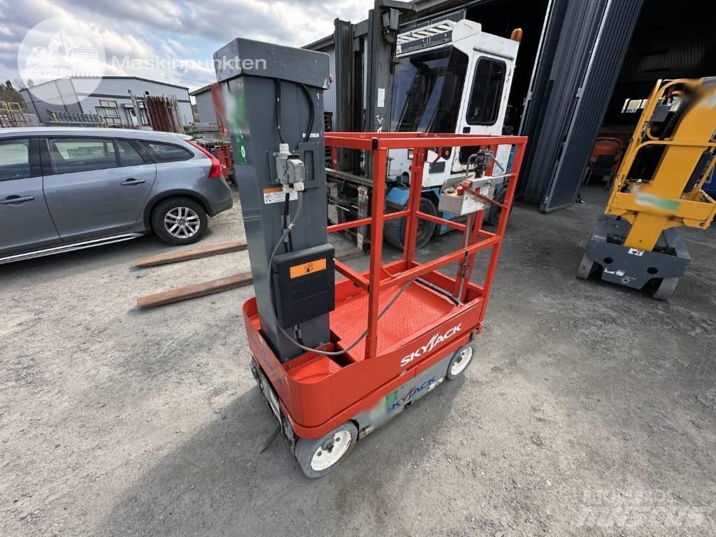 SkyJack SJ 12 Personenliften en invalideliften
