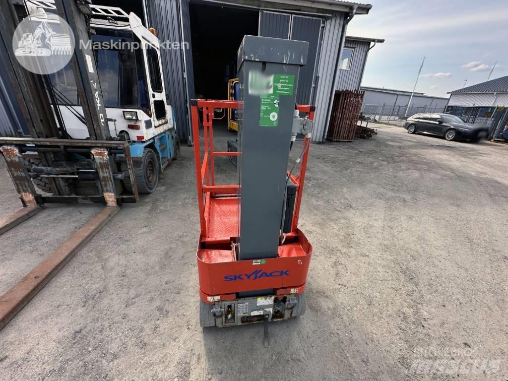 SkyJack SJ 12 Personenliften en invalideliften