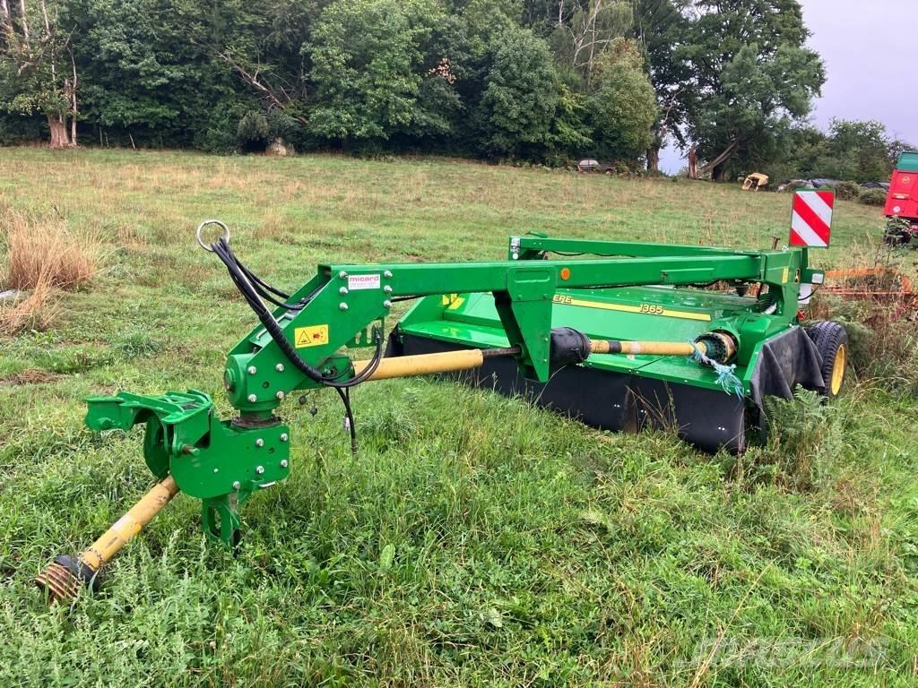 John Deere 1365 Gemonteerde en gesleepte maaiers