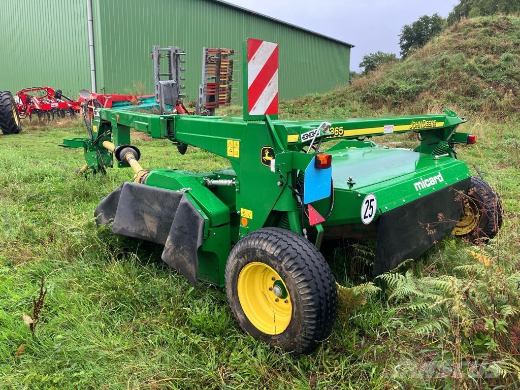 John Deere 1365 Gemonteerde en gesleepte maaiers