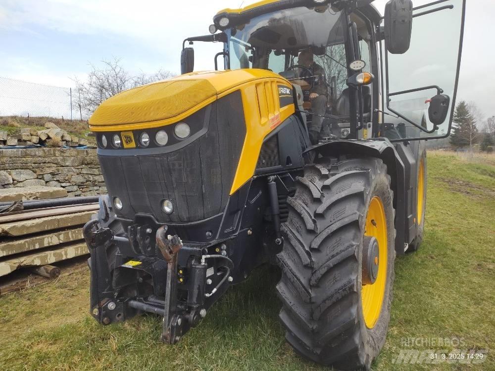 JCB Fastrac 8330 Tractoren