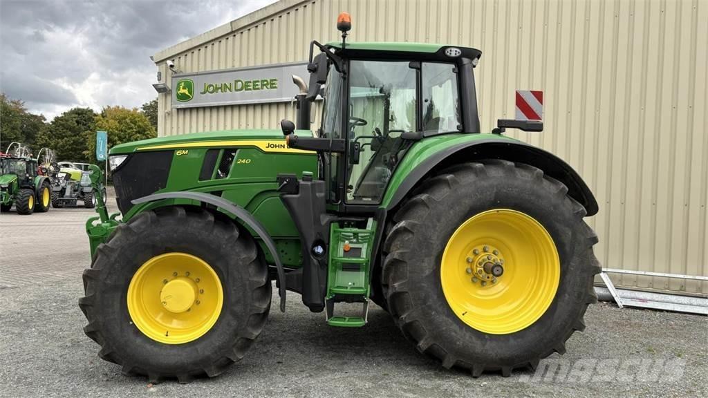 John Deere 6M240 Tractoren
