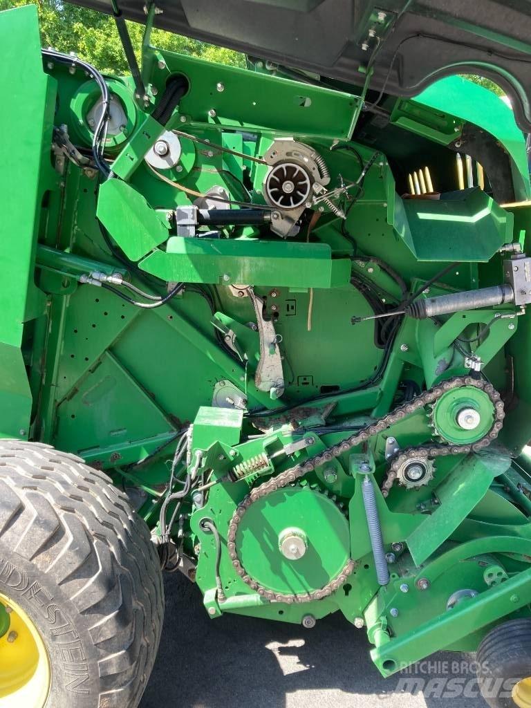 John Deere F441R Ronde-balenpersen
