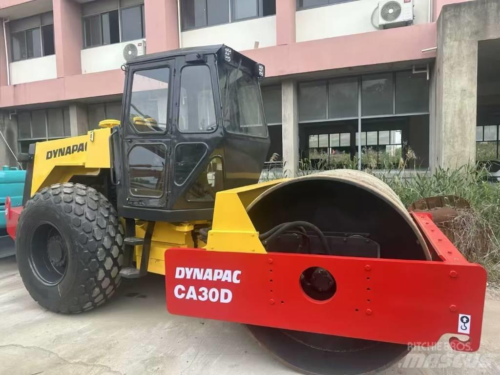 Dynapac CA 30 D Trilrolwalsen