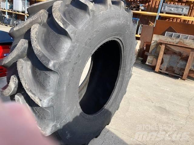 Galaxy 710/70R38 Banden, wielen en velgen