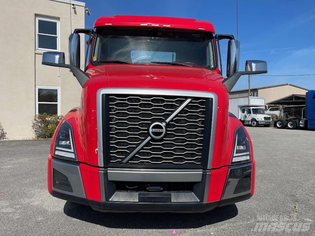 Volvo VNL64T300 Trekkers