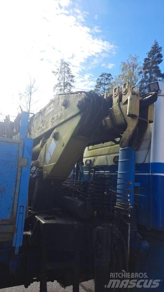 Volvo F 12 Vlakke laadvloer met kraan