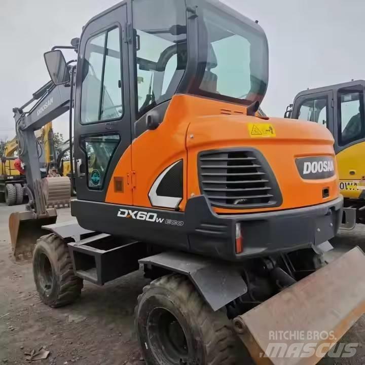 Doosan DX60W Wielgraafmachines