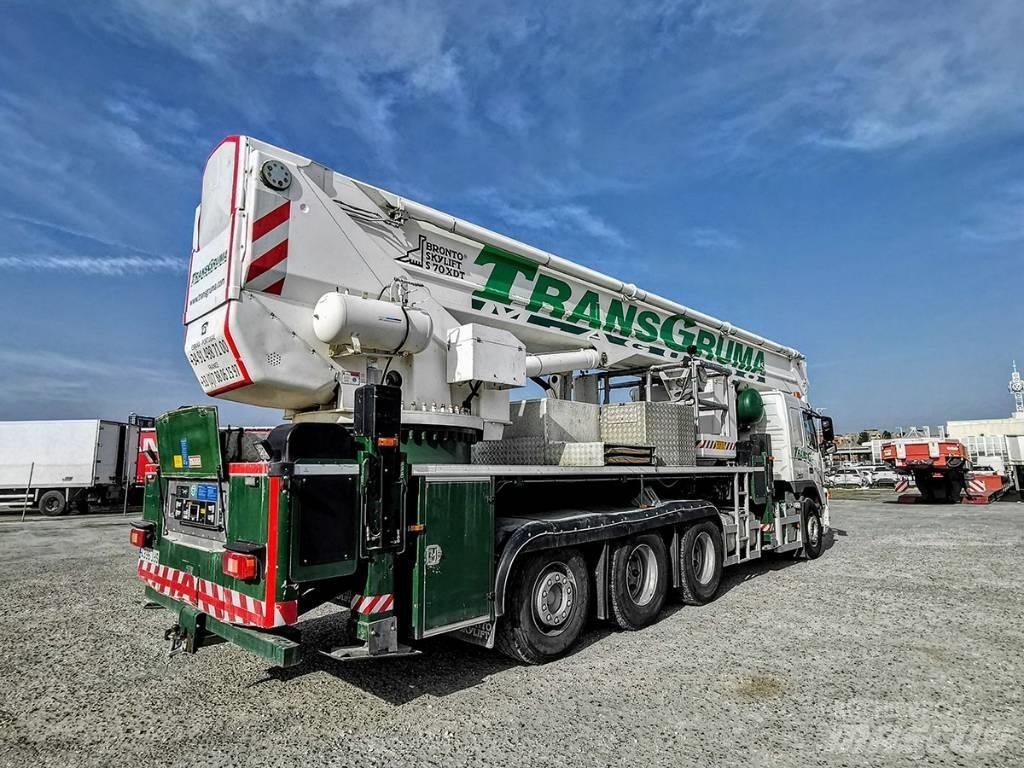 Bronto S70 XDT Zelfrijdende knikarm hoogwerker
