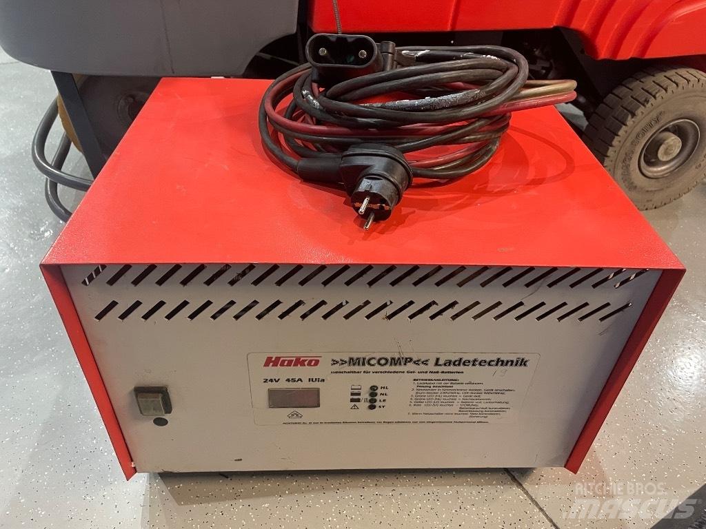 Hako B 750 R SOLD Veegmachines