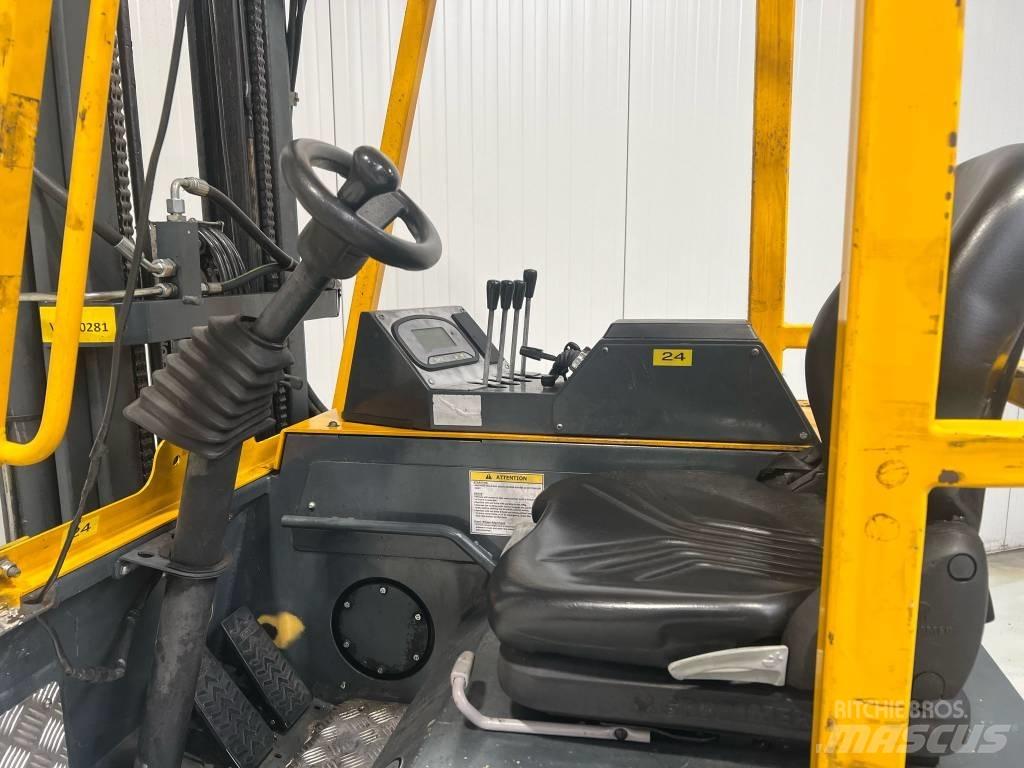 Combilift CBE2500 Four-way truck