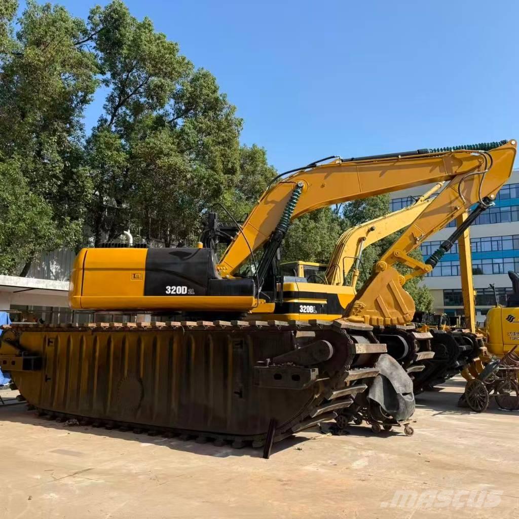CAT 320D2 Amfibische graafmachines
